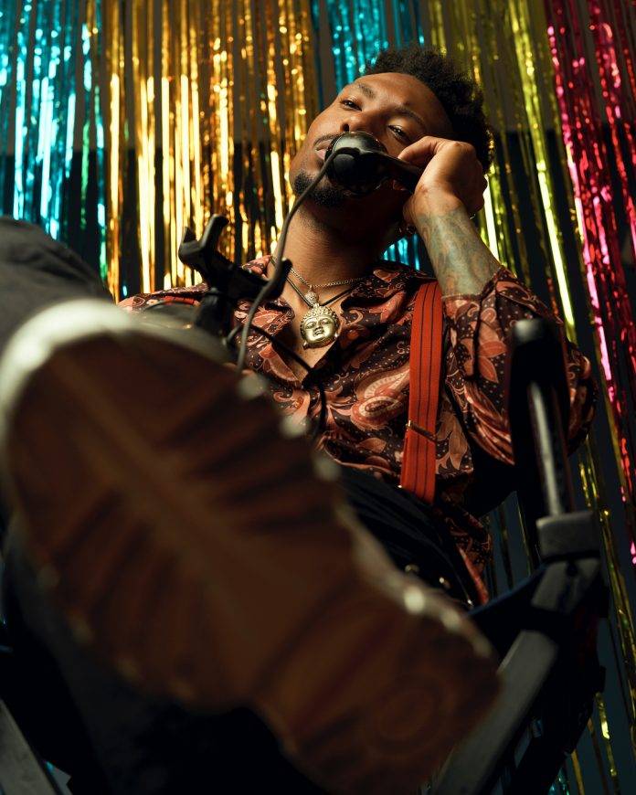 IzzeYe Keeps It 'Groovy Baby' In His 80's-Themed Music Video IzzeYe Keeps It 'Groovy Baby' In His 80's-Themed Music Video